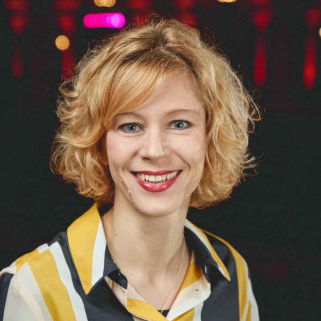 Headshot of Katie Elston