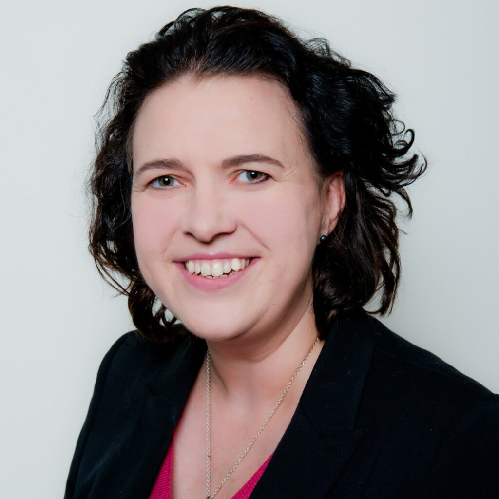 Headshot of Michlle Wright, she is smiling